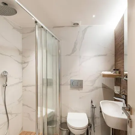 Bauhaus Luxury Suites 203 8' To Panepistimio Metro Apartment